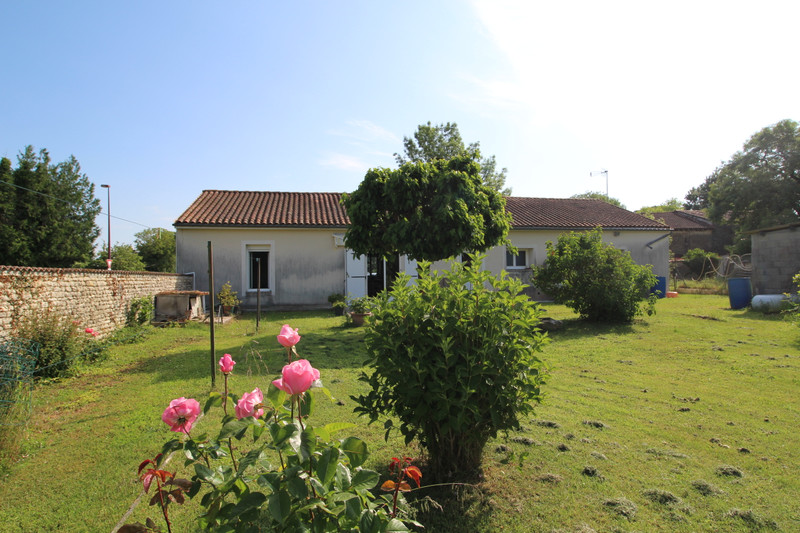 Maison à vendre à Verdille, Charente - 119.900 € - photo 1