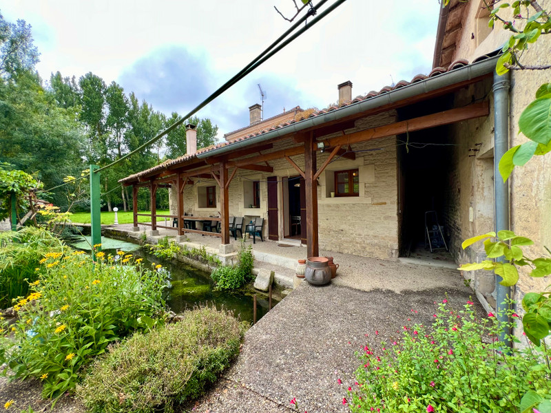 French property for sale in Fontenet, Charente-Maritime - €300,000 - photo 2