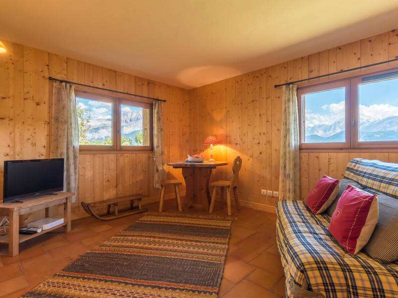 Chalet for sale in Cordon HauteSavoie UNDER OFFER 5 bedroom ski