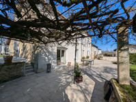 Maison à vendre à Bunzac, Charente - 420.000 € - photo 1