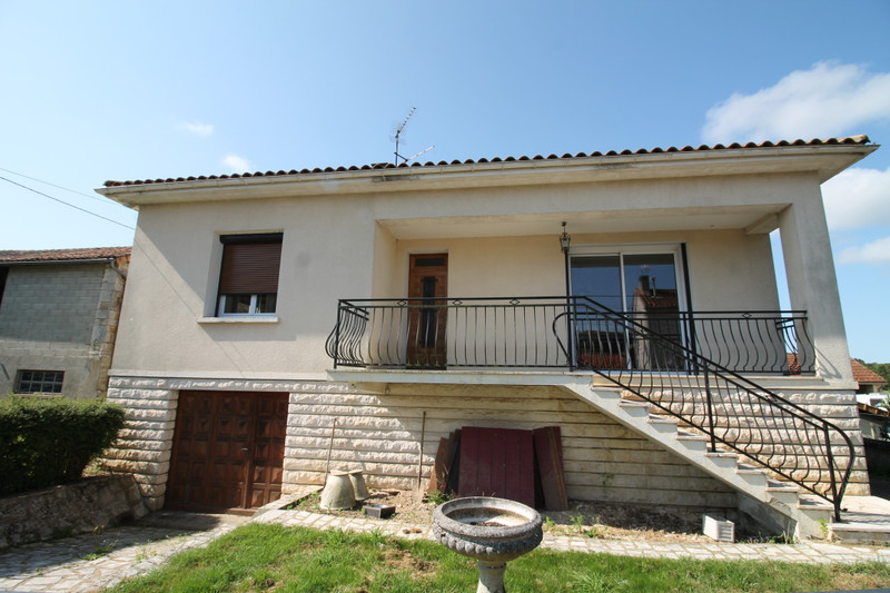 Maison à vendre à Les Pins, Charente - 147.150 € - photo 1