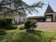 Propriété à vendre à Condéon, Charente - 485 000 € - photo n°1