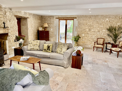 French property for sale in Chives, Charente-Maritime - €440,000 - photo 2