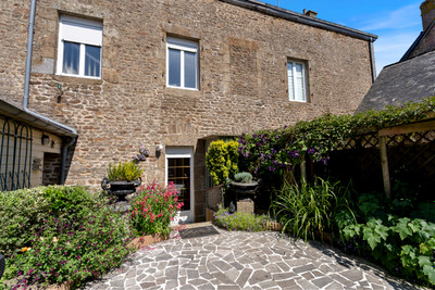 house for sale in Mayenne
