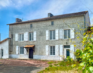 Propriété à vendre à La Magdeleine, Charente - 204 000 € - photo n°1