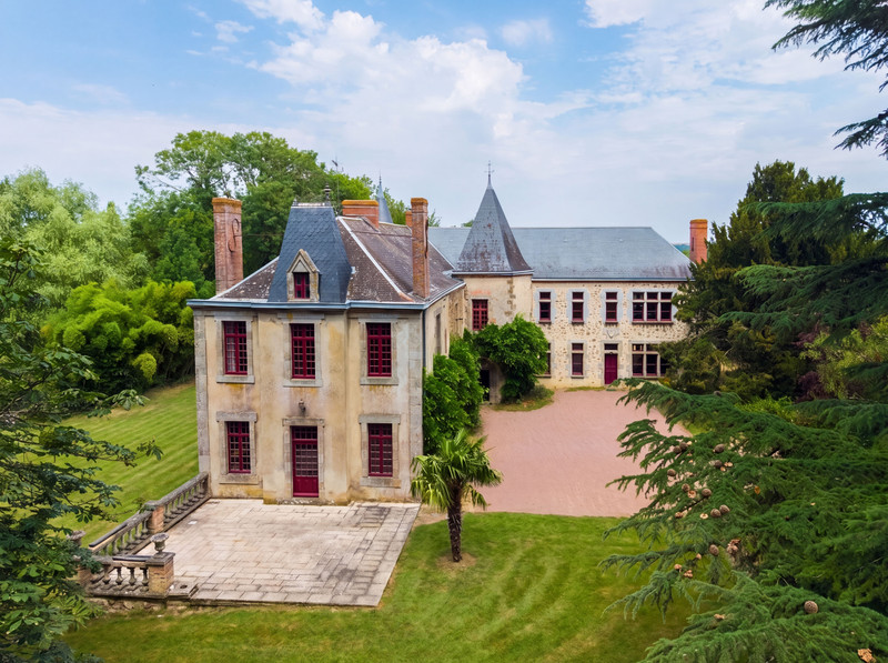 chateau à vendre à Poitou-Charentes (Nouvelle Aquitaine)