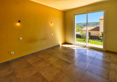 French property for sale in Rustrel, Vaucluse - €88,000 - photo 6