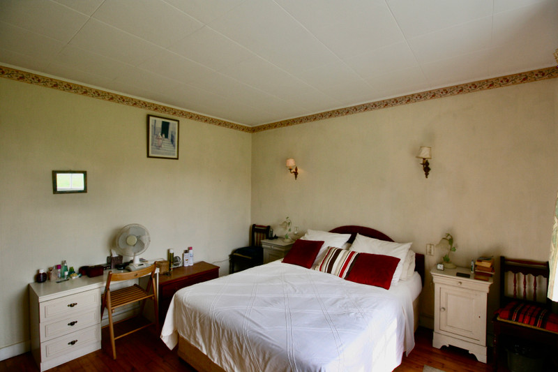 French property for sale in Écuras, Charente - €162,000 - photo 5
