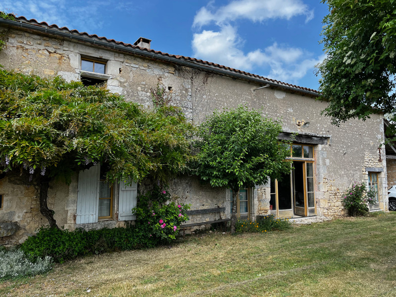 French property for sale in Marthon, Charente - &#8364;246,100 - photo 3