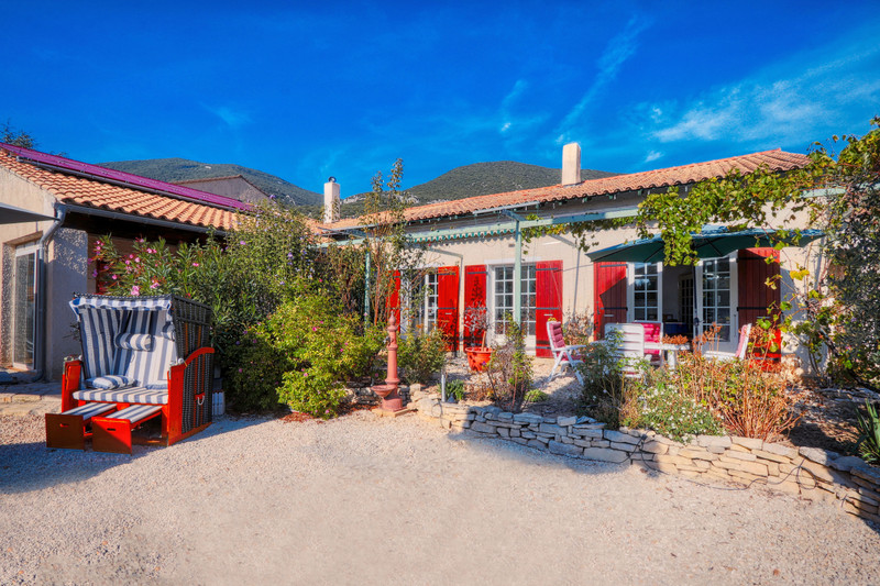 French property for sale in Rustrel, Vaucluse - €547,000 - photo 1