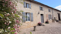 Propriété à vendre à Nanteuil-en-Vallée, Charente - 337 200 € - photo n°1