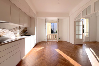 French property for sale in Nice, Alpes-Maritimes - €750,000 - photo 2