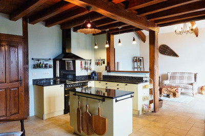 French property for sale in Marmande, Lot-et-Garonne - €435,750 - photo 2