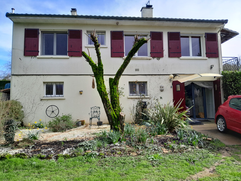 Maison à vendre à Saint-Pierre-d'Exideuil, Vienne - 172 800 € - photo 1