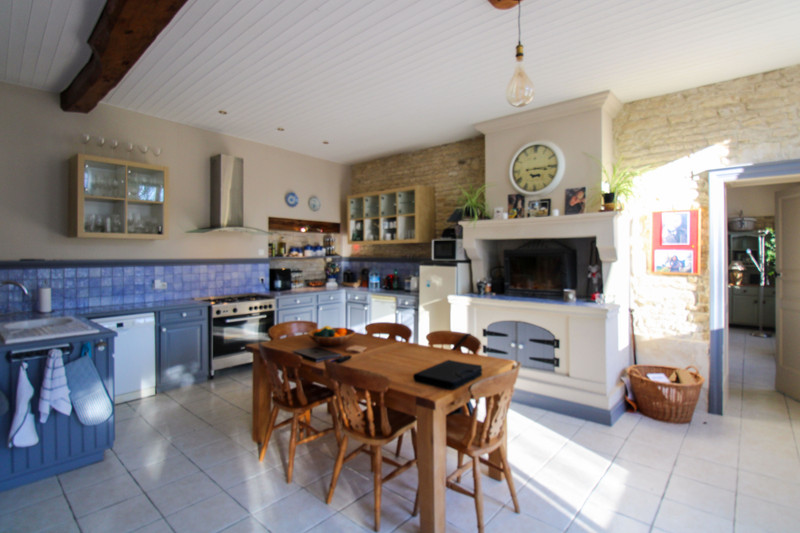 French property for sale in Aumagne, Charente-Maritime - &#8364;551,200 - photo 5