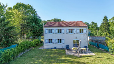 French property for sale in Varaize, Charente-Maritime - €240,000 - photo 2