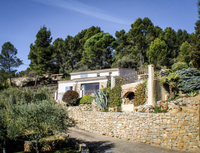 Fabulous property in Provence, with 3 houses, spectacular views, swimming pool, garaging. Private and secluded, walled grounds. 5 minutes from the vibrant village of Cotignac