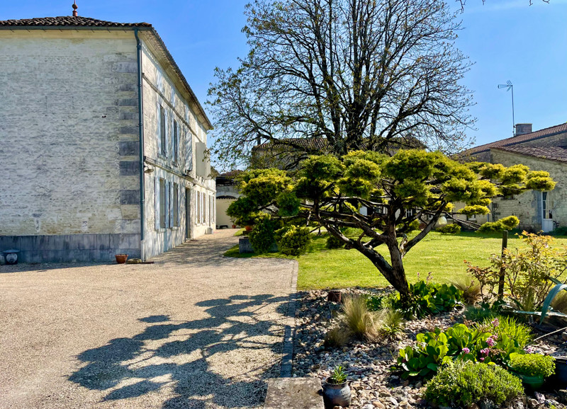 French property for sale in Cognac, Charente - €379,480 - photo 1