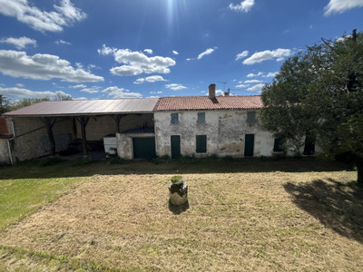 French property for sale in Surgères, Charente-Maritime - €595,000 - photo 2