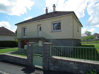 French property for sale in Auzances, Creuse - €129,900 - photo 1