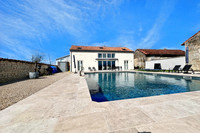 Propriété à vendre à Les Essards, Charente-Maritime - 295 000 € - photo n°1