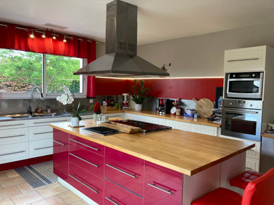 French property for sale in Donnezac, Gironde - €266,000 - photo 2