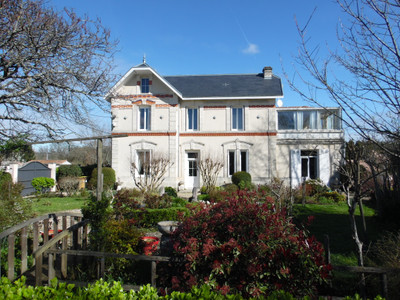 Maison à vendre à Saint-Christoly-de-Blaye, Gironde, Aquitaine, avec Leggett Immobilier