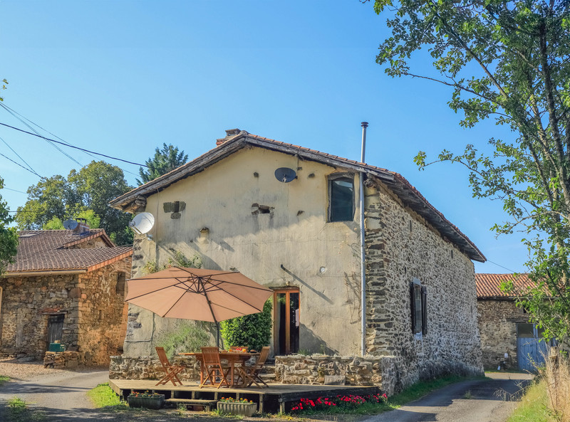 Maison à vendre à Cherves-Châtelars, Charente - 172 800 € - photo 1