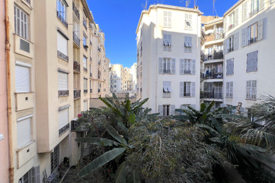 French property for sale in Nice, Alpes-Maritimes - €750,000 - photo 9