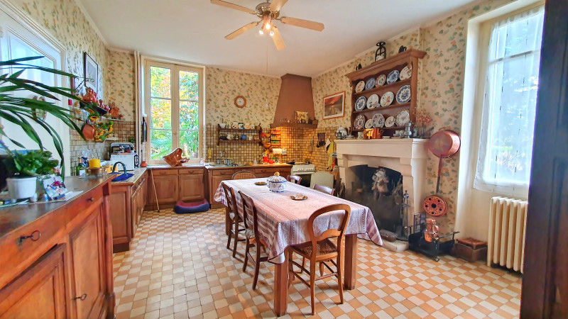 French property for sale in Barbezieux-Saint-Hilaire, Charente - €349,800 - photo 5