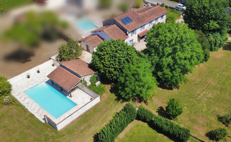 French property for sale in Aubeterre-sur-Dronne, Charente - €395,000 - photo 2