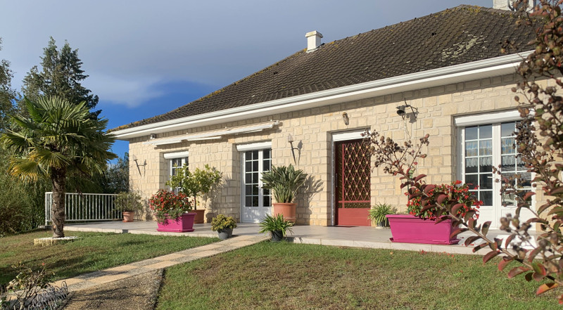 Maison à vendre à Vouneuil-sous-Biard, Vienne - 369.950 € - photo 1