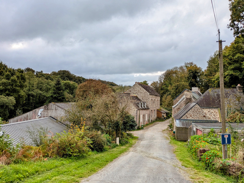 French property for sale in Saint-Sauveur, Finistère - €205,200 - photo 1