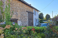 Maison à vendre à Alloue, Charente - 66.600 € - photo 2