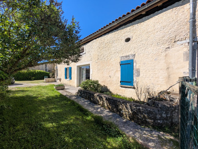 Maison à vendre à Condéon, Charente, Poitou-Charentes, avec Leggett Immobilier
