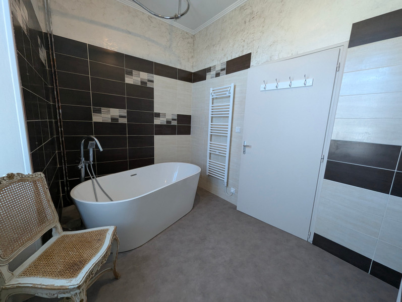 French property for sale in L'Isle-d'Espagnac, Charente - €229,000 - photo 5