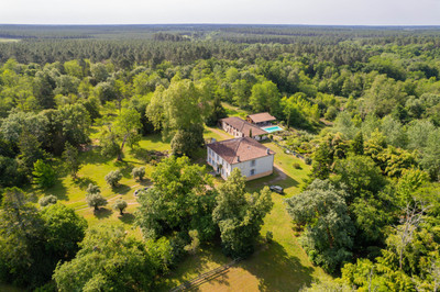 Superb property on the edge of a forest with a large manor house set in 2.7ha of land (1h from Biscarosse)