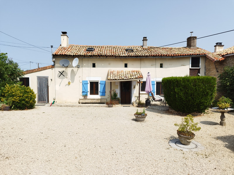 Maison à vendre à Messé, Deux-Sèvres - 480 000 € - photo 1