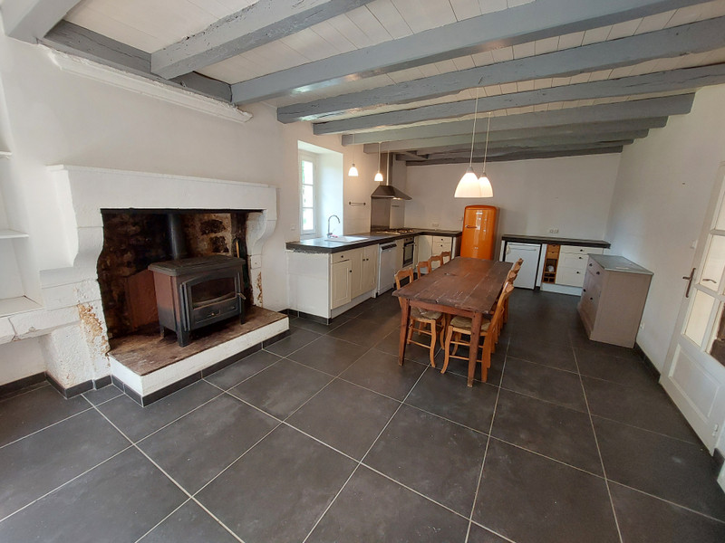 French property for sale in Angoulême, Charente - €371,000 - photo 2