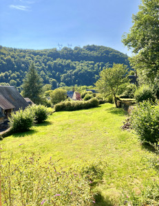 Beautiful 16th century manor house in Natura 2000 area. Dominant position, view of the Dordogne, outbuildings