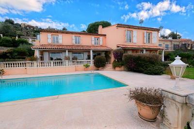 Maison à vendre à Vallauris, Alpes-Maritimes, PACA, avec Leggett Immobilier
