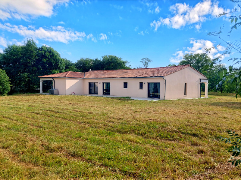 French property for sale in Angoulême, Charente - €348,000 - photo 0