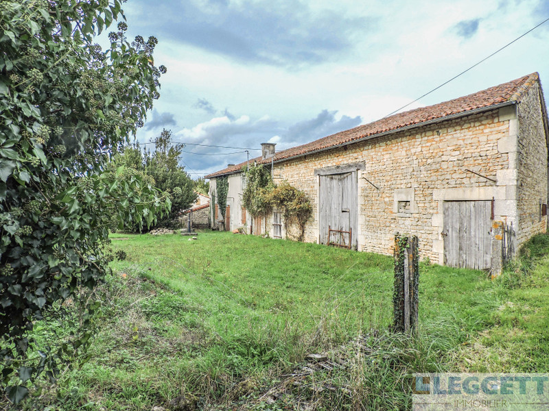 French property for sale in Genouillé, Vienne - &#8364;46,600 - photo 2