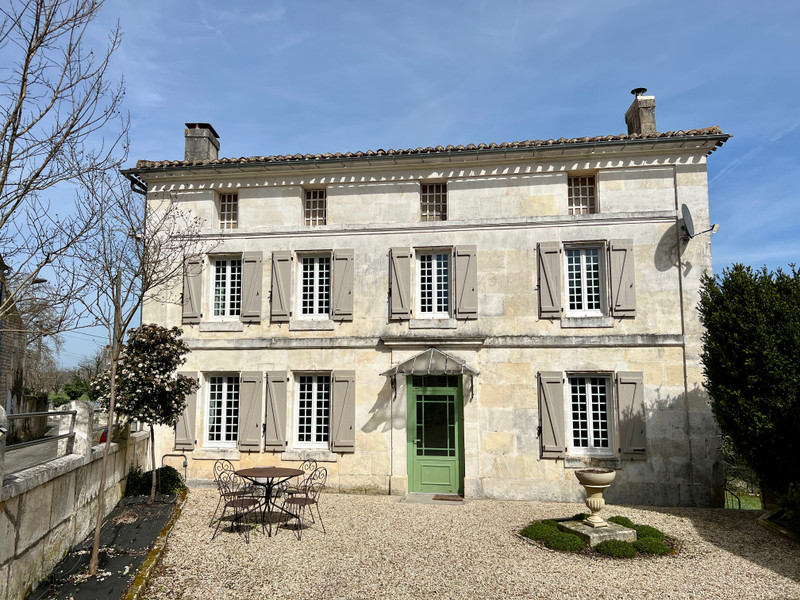 Maison à vendre à Jarnac, Charente - 283 500 € - photo 1
