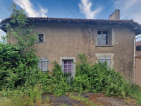 Maison à vendre à Saulgond, Charente - 19 900 € - photo 1