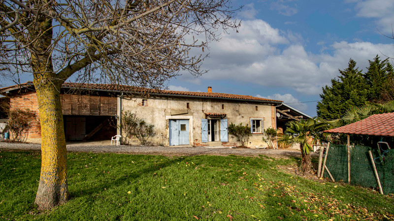 French property for sale in Latrape, Haute-Garonne - €299,000 - photo 2