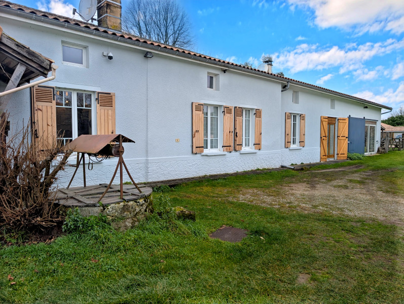 French property for sale in Clérac, Charente-Maritime - €214,000 - photo 0