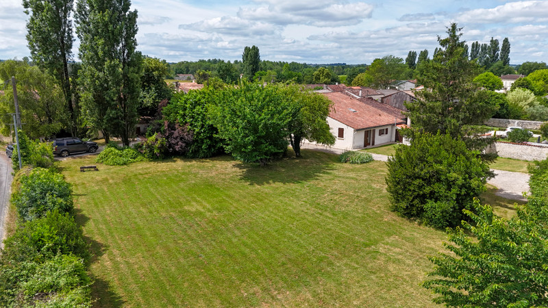 French property for sale in Migron, Charente-Maritime - €249,500 - photo 1