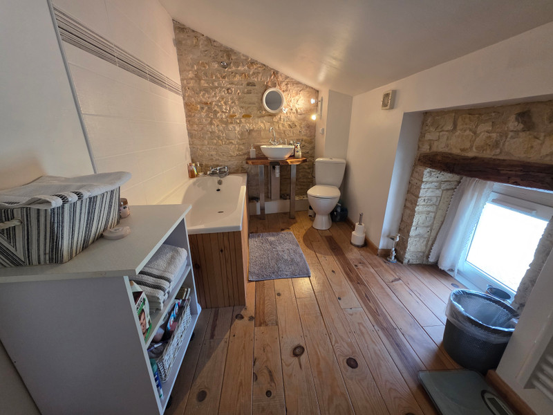 French property for sale in Saint-Fraigne, Charente - €183,000 - photo 8