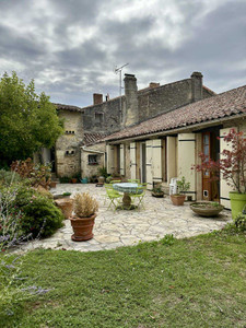 French property for sale in Blasimon, Gironde - €299,500 - photo 2